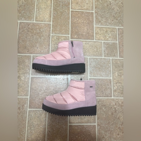 RESERVED UGG Ridge Pink Mini Boots Size 8.5 Women’s NWOB - Picture 4 of 8
